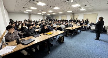Milei brindó una charla en San Andrés en pleno desfinanciamiento universitario