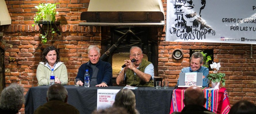 El Padre Nepi presentó su libro en el Centro Cultural La Cuadra