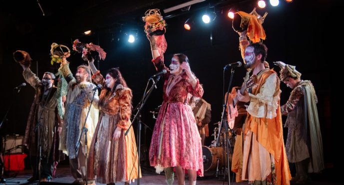 Murga, rock y actualidad: ‘Esa te la debo’ presenta ‘Estafa Piramidal’ en La Cuadra