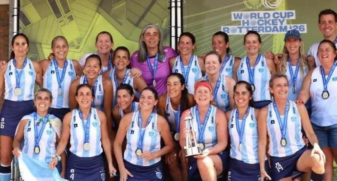 Con Vanina Oneto a la cabeza, la selección argentina +50 de hockey se consagró bicampeona mundial