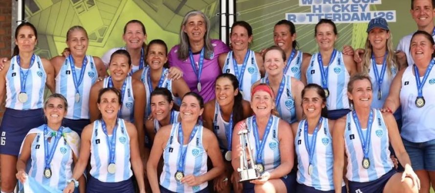 Con Vanina Oneto a la cabeza, la selección argentina +50 de hockey se consagró bicampeona mundial