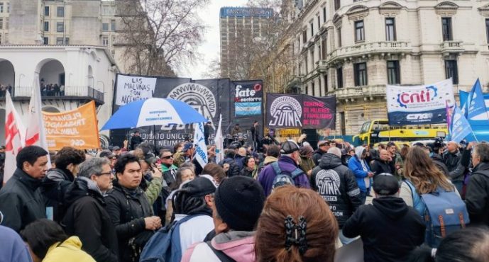 Trabajadores de FATE marcharon a Plaza de Mayo en reclamo de la reapertura de la fábrica