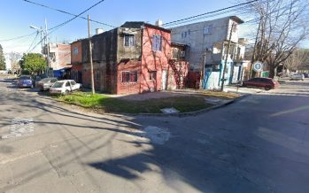 Un adolescente de 16 años resultó gravemente herido tras ser baleado desde una moto