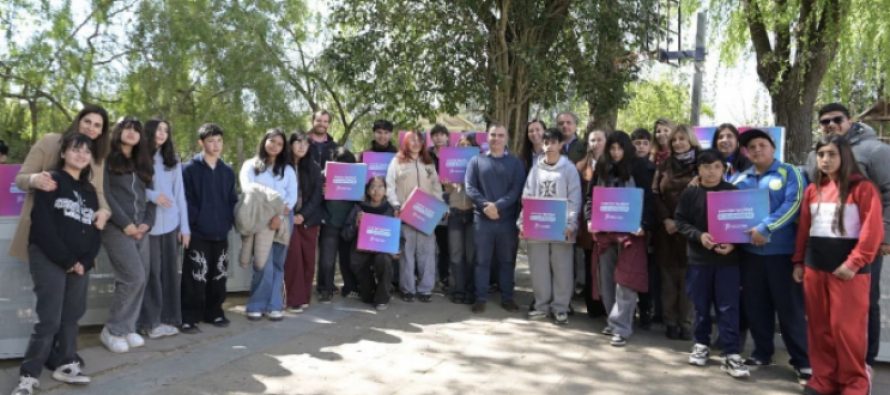 La Provincia entregó 80 computadoras para escuelas de Tigre y San Fernando