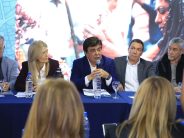 Intendentas e intendentes de todo el país reeligieron a Fernando Espinoza al frente de la FAM