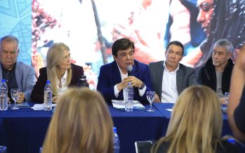 Intendentas e intendentes de todo el país reeligieron a Fernando Espinoza al frente de la FAM
